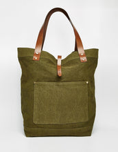 Load image into Gallery viewer, Vintage cinch backpack