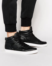 Load image into Gallery viewer, Guilted ankle boots